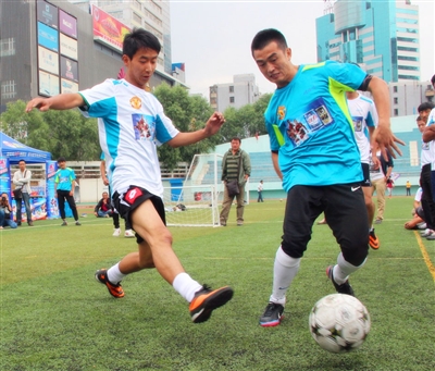 促使管理层 促使管理层