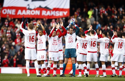 拼抢前场篮 拼抢前场篮